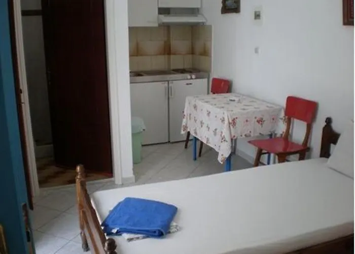 Artemis 3* Chora (Ios)